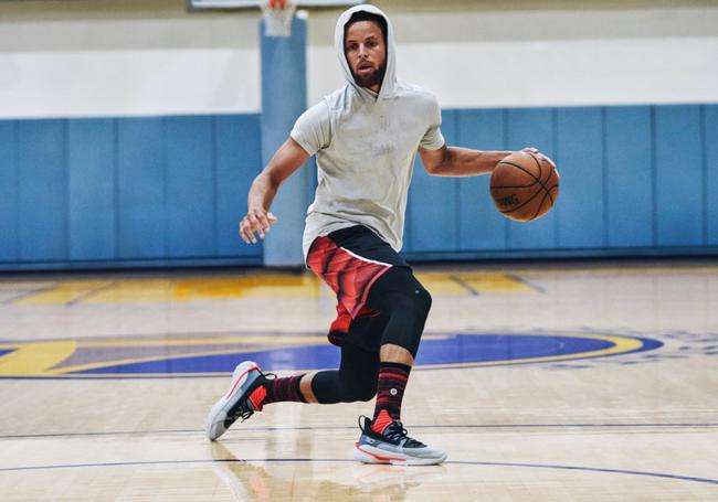 为何亲斯内德？穆帅：斯内德给了我三冠王，那是最棒的一年（穆帅谈为何偏爱斯内德：他助我夺三冠，那是我最好的一个赛季）