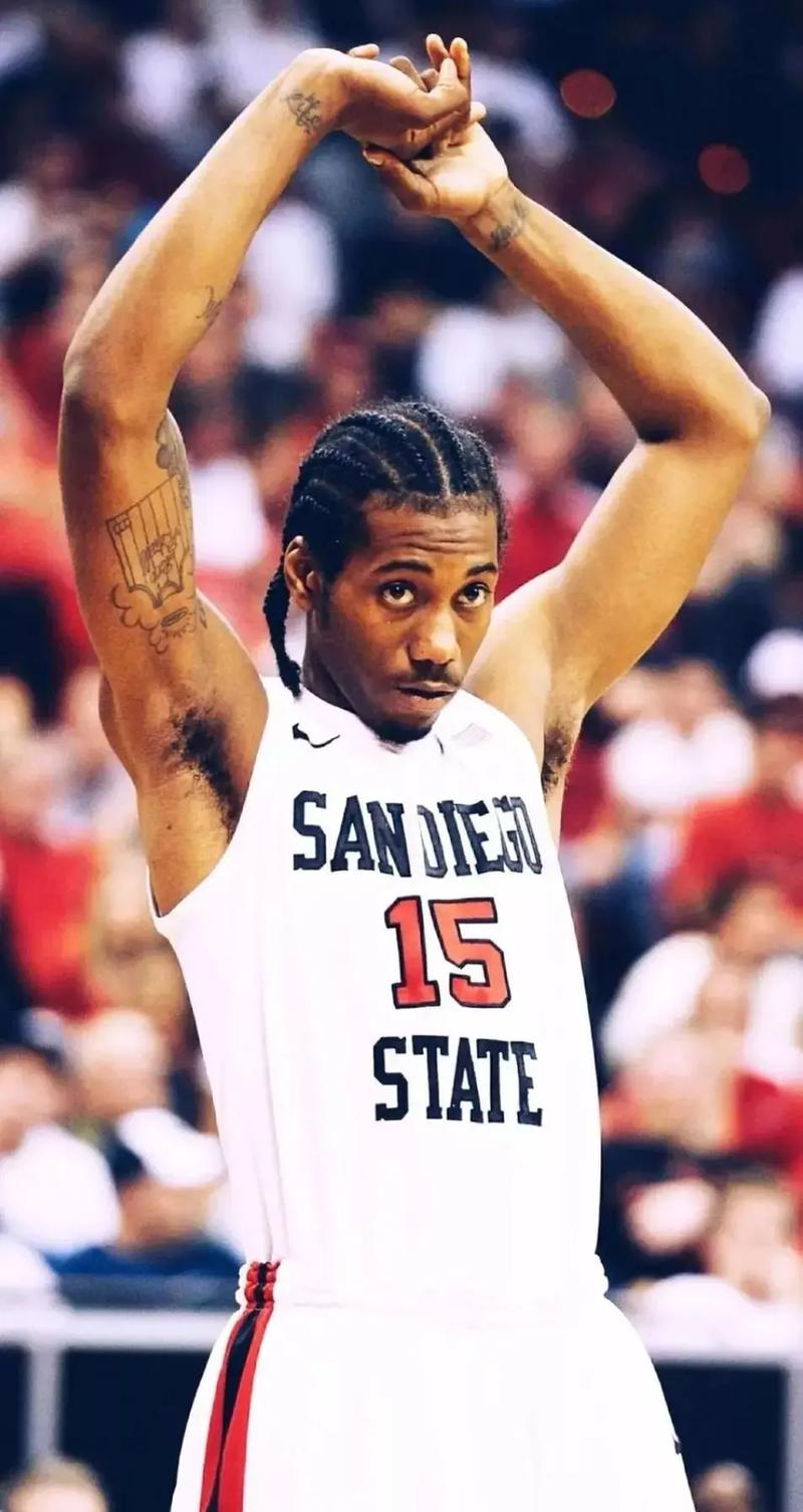 争四格局大乱，曼联3场不败，积分追平切尔西，与欧冠区只差1分（英超争四再起波澜：曼联近3战不败，积分追平切尔西，距欧冠区仅1分）