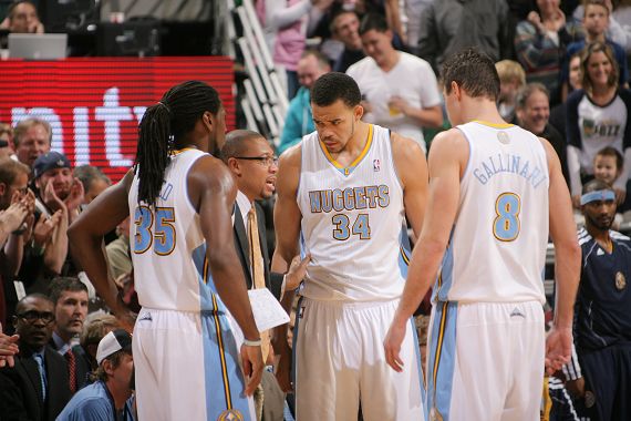 半场：国米1-0科莫，恩里克长驱直入助攻劳塔罗破门（半场战报：国米1-0领先科莫，恩里克奔袭助攻劳塔罗建功）