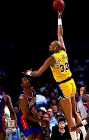 10场0球！米兰亏大了，新援前锋太差劲，身价3500万虚高（10战0球！AC米兰买亏了，新援前锋表现低迷，3500万身价被高估）