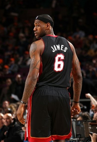 记者：切尔西在努力引进罗克，曼联也在关注他的情况（记者：切尔西积极推动罗克加盟，曼联也在关注其动向）